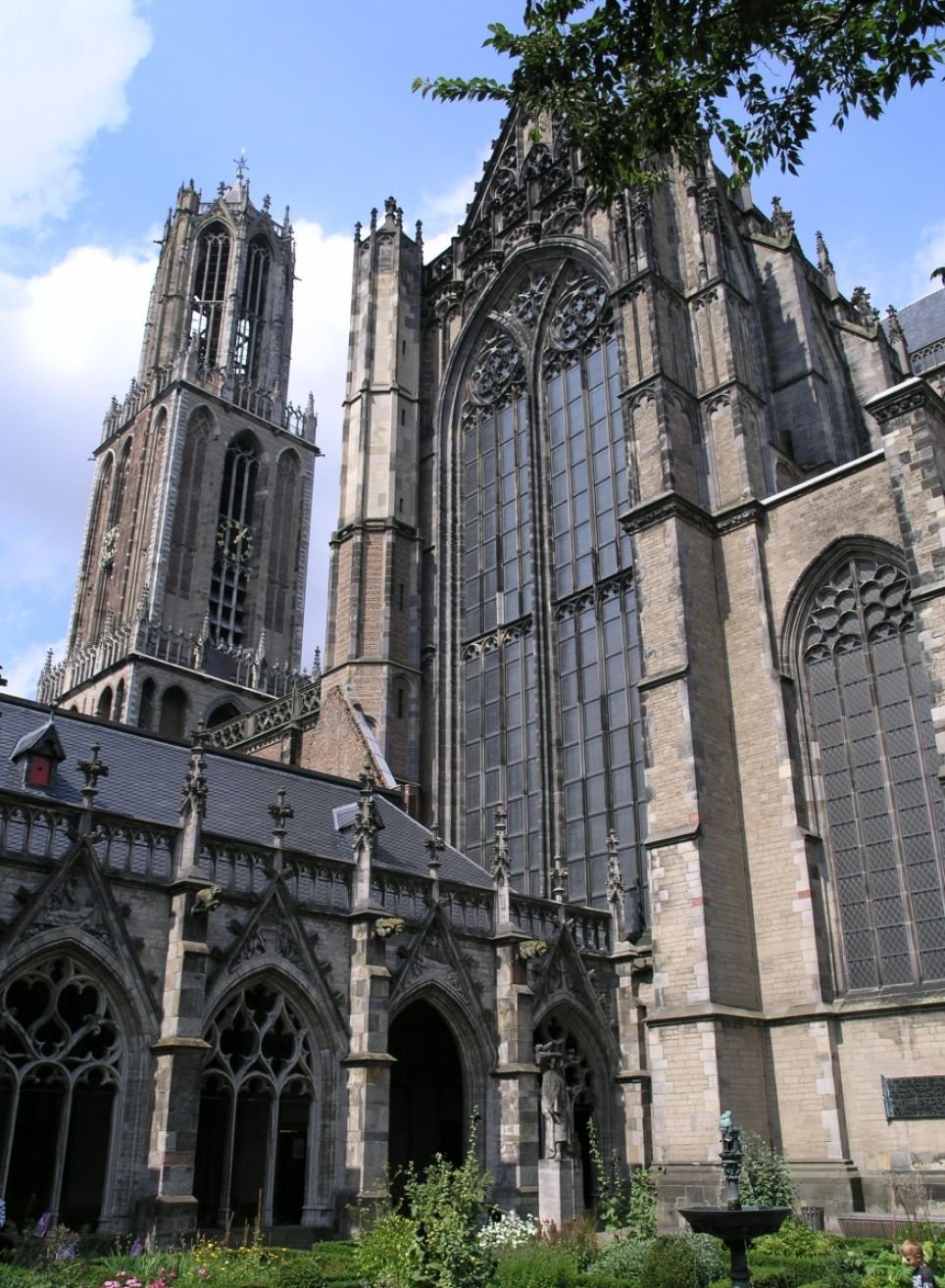 Buitenkant Domkerk en Domtoren