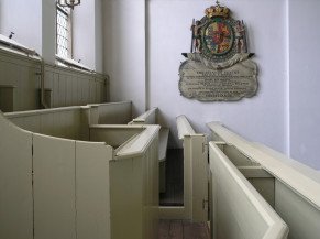 Kerkbanken en wapen