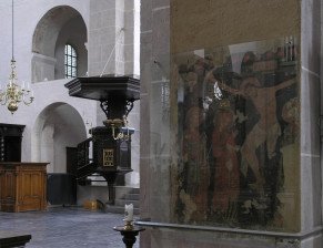 Painting on crossing pillar